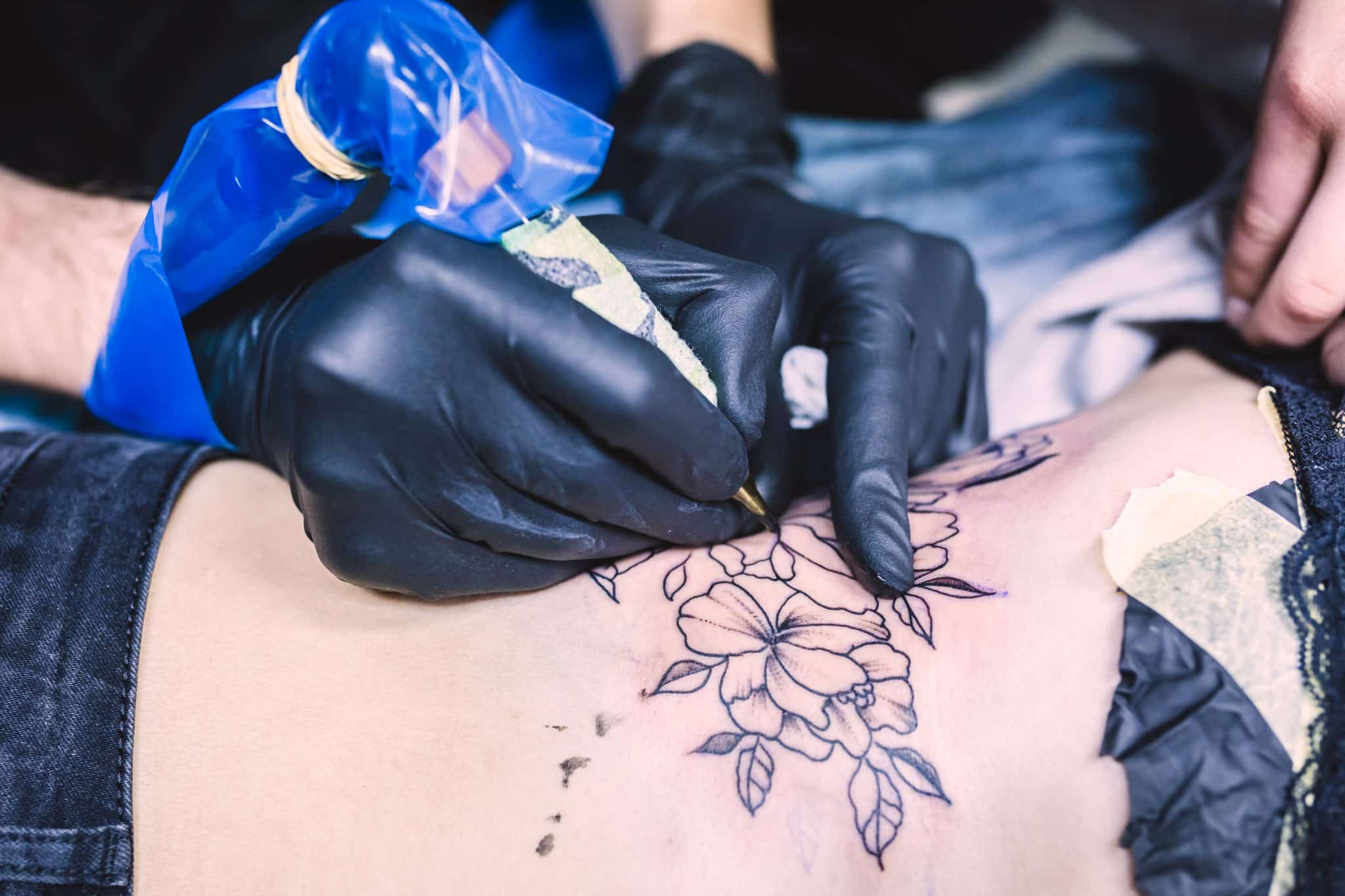 Onde mais dói para tatuar? Veja o guia da tatuagem