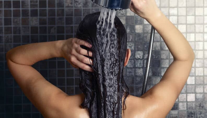 O que acontece se você parar de usar xampu nos cabelos?