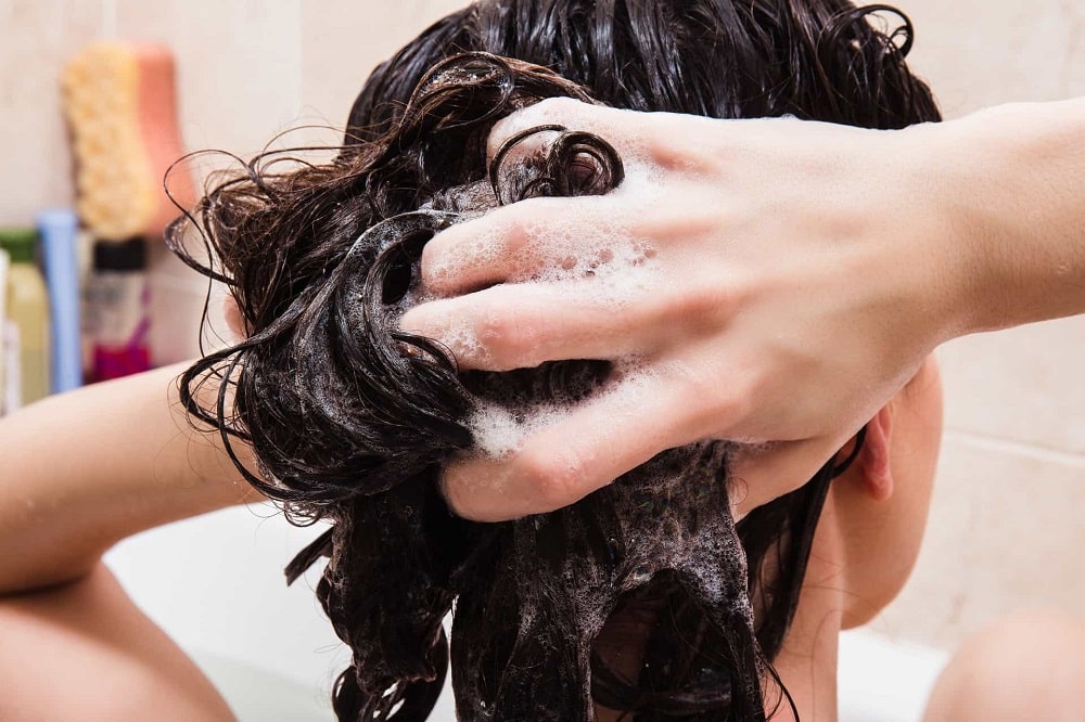 O que acontece se você parar de usar xampu nos cabelos?