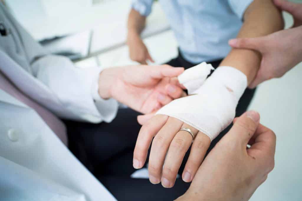 Formigamento nas mãos pode ser inofensivo ou um sinal de doenças graves