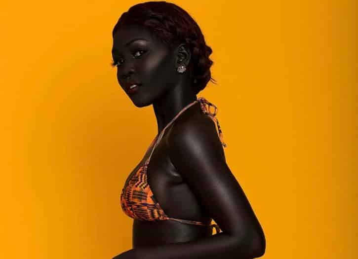Modelo sudanesa chama atenção da internet com um tom de pele fascinante