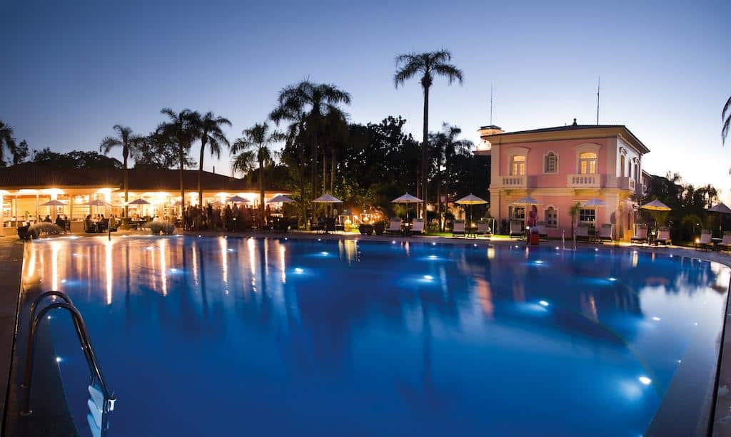 Hotel 5 estrelas oferece hospedagem de luxo em frente às Cataratas do