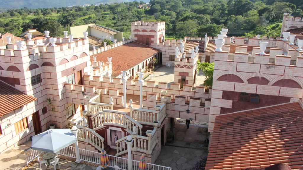Um castelo no Cerrado: Pousada em Pirenópolis leva hóspedes direto à Idade Média