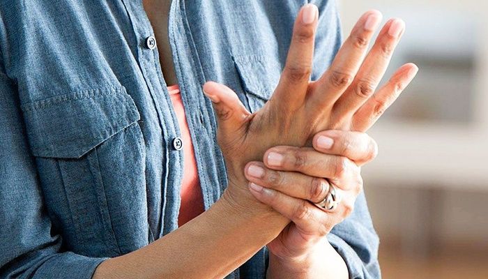 Coceira na palma da mão pode ser sinal de doença fique alerta