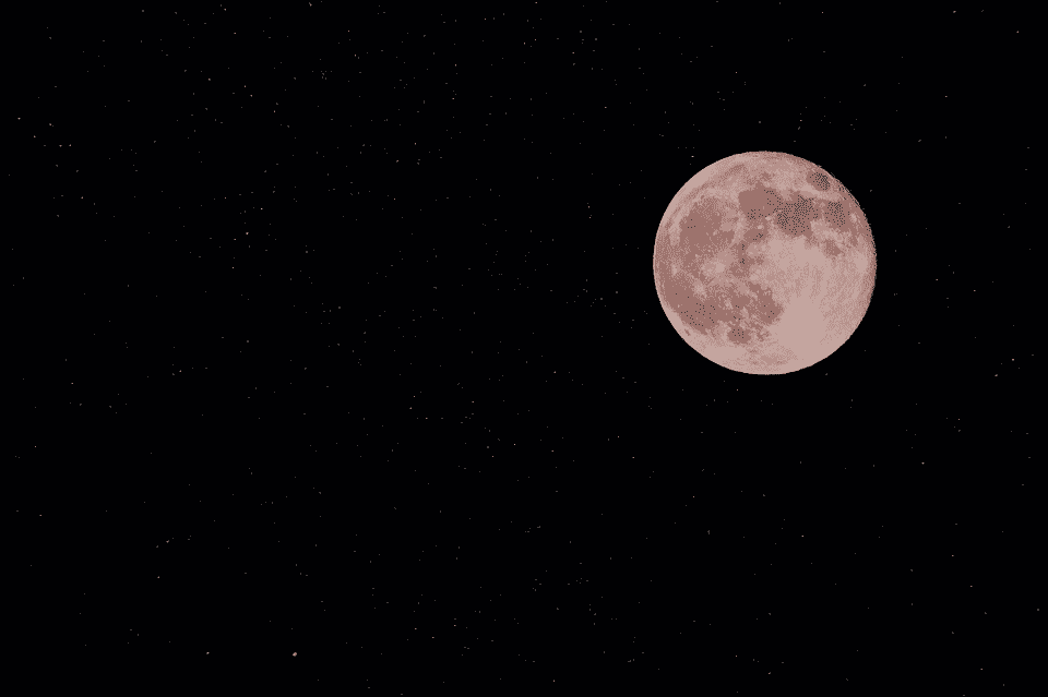 O que é Lua Rosa? Entenda o evento da lua que acontece em abril