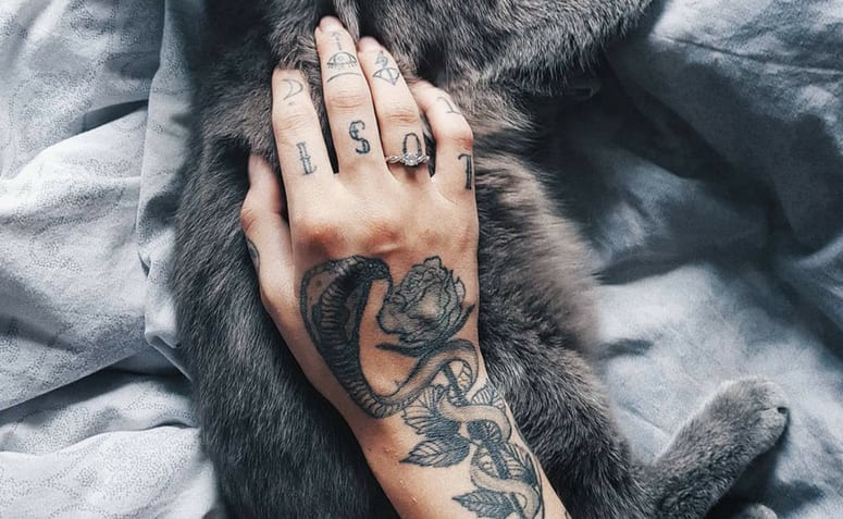 Tatuagem na mão - 90 ideiaspara quem quer uma tattoo nada óbvia