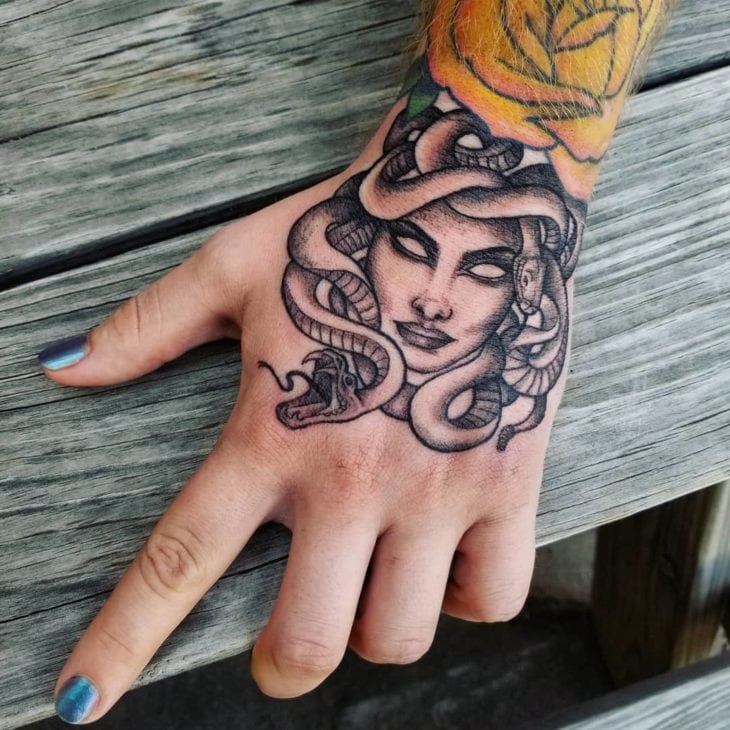 Tatuagem na mão - 90 ideiaspara quem quer uma tattoo nada óbvia