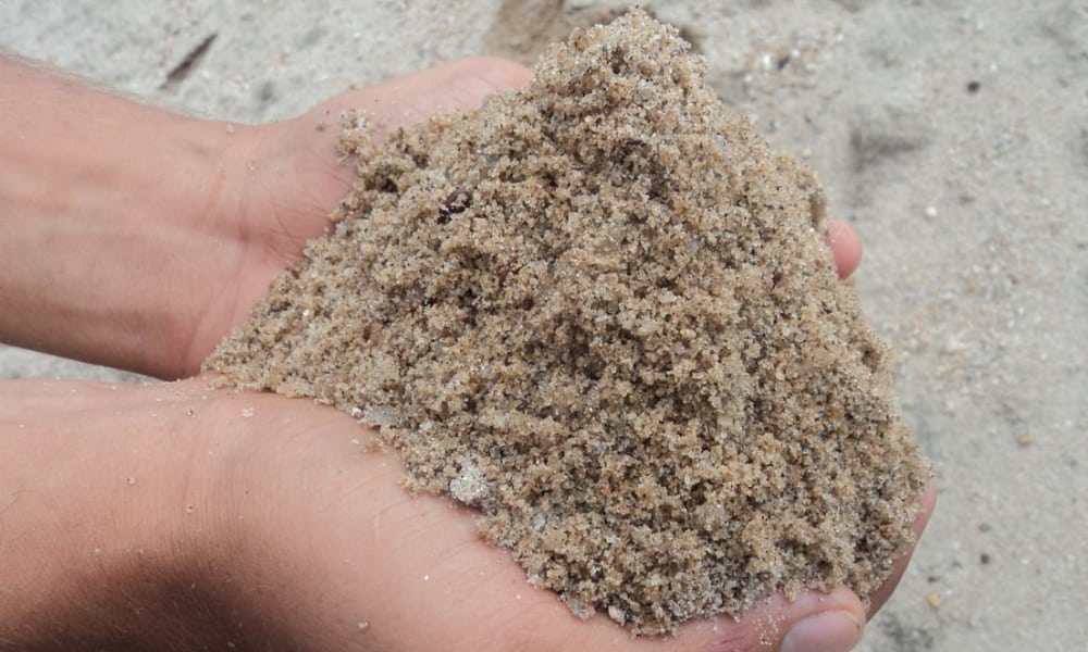Afinal, é verdade que a areia corre risco de extinção?