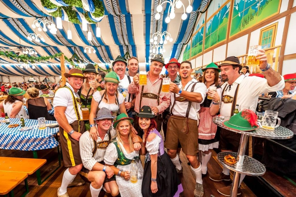 Fotos: Alemães participam da 180ª Oktoberfest, o maior 