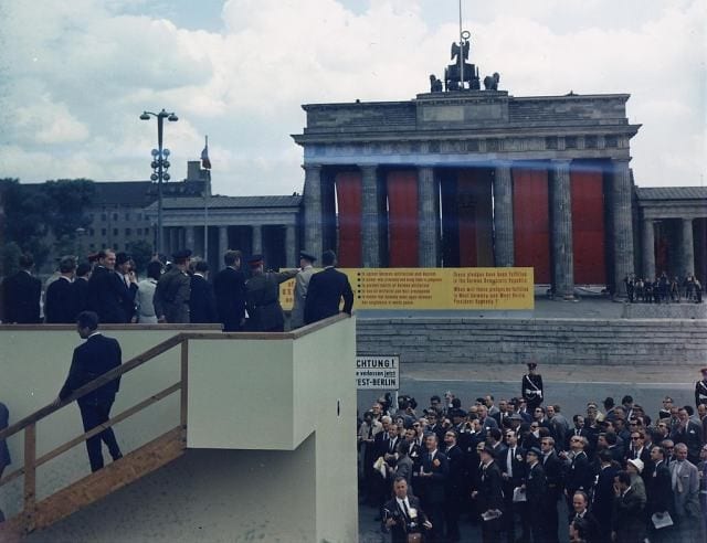 10 curiosidades sobre a construção e a queda do Muro de Berlim