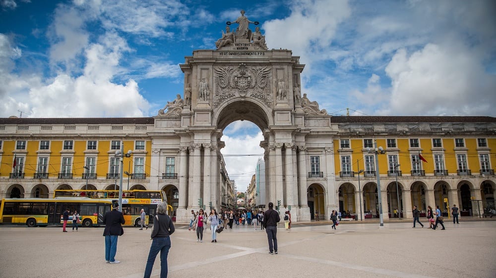 Como morar em Portugal? Tudo que você precisa saber em 9 passos