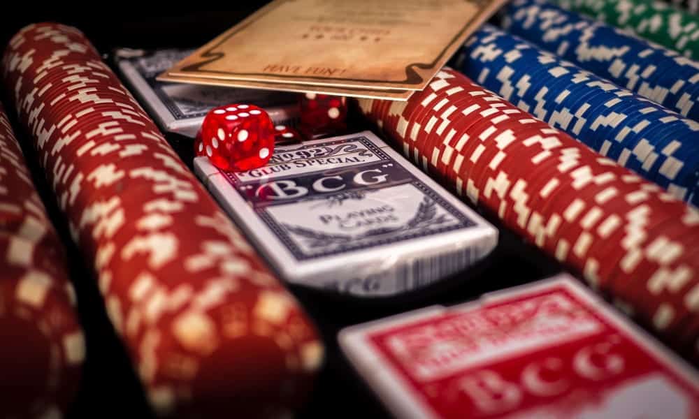 📖 Aprenda Como Jogar Poker, Regras + Tutorial para Iniciantes (Texas  Hold'em) 