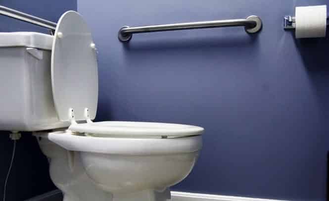 7 regras básicas para usar banheiro público com segurança
