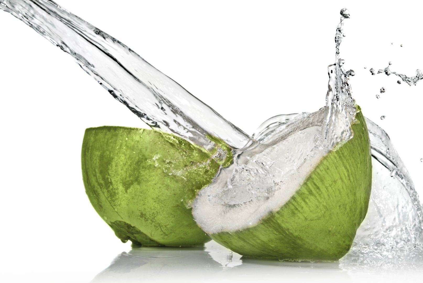 7 motivos essenciais para se beber bastante água de coco
