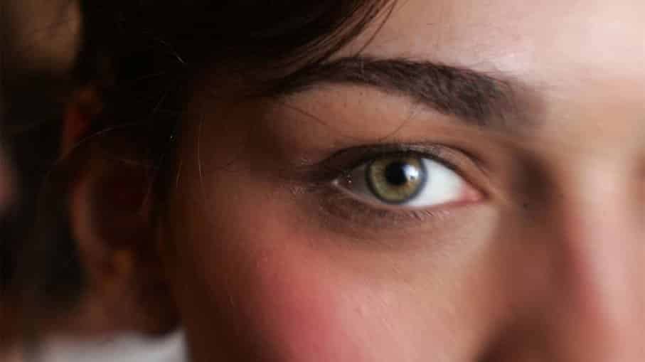 7 possíveis causas e significados para uma pupila dilatada