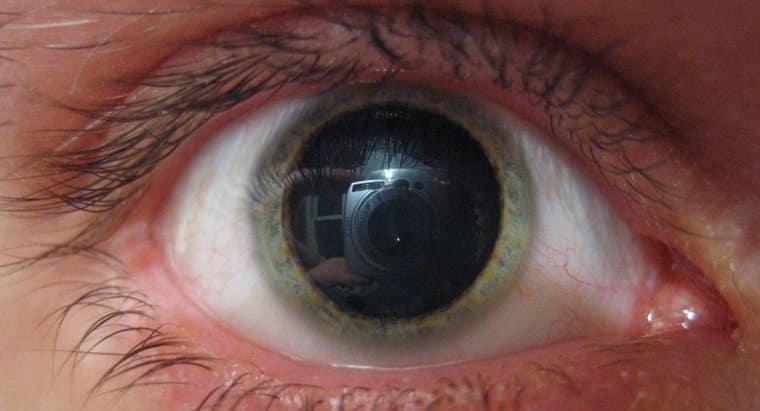 7 possíveis causas e significados para uma pupila dilatada