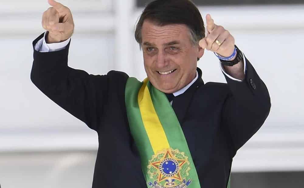 O que é Golden Shower? Pergunta de Bolsonaro no Twitter repercute internacionalmente