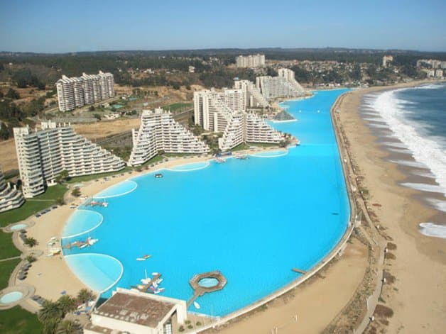 Conheça a maior piscina do mundo que ocupa 8 hectares e fica no Chile