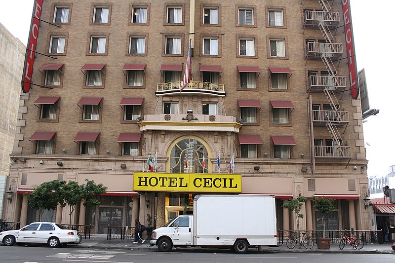 Fachada do Hotel Cecil para ilustrar as histórias de terror que aconteceram por lá