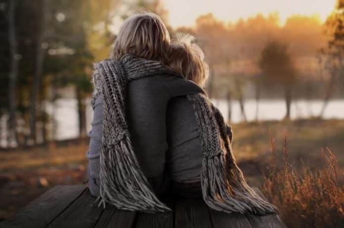 5 motivos pelos quais um abraço pode fazer muito bem a saúde