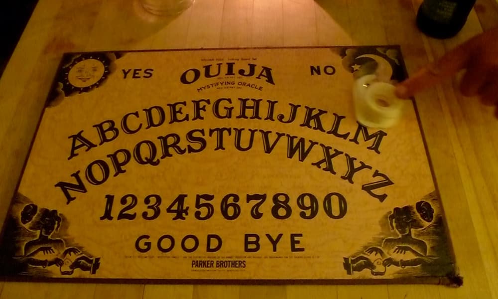 Tabuleiro de Ouija, conheça a verdadeira origem do brinquedo macabro