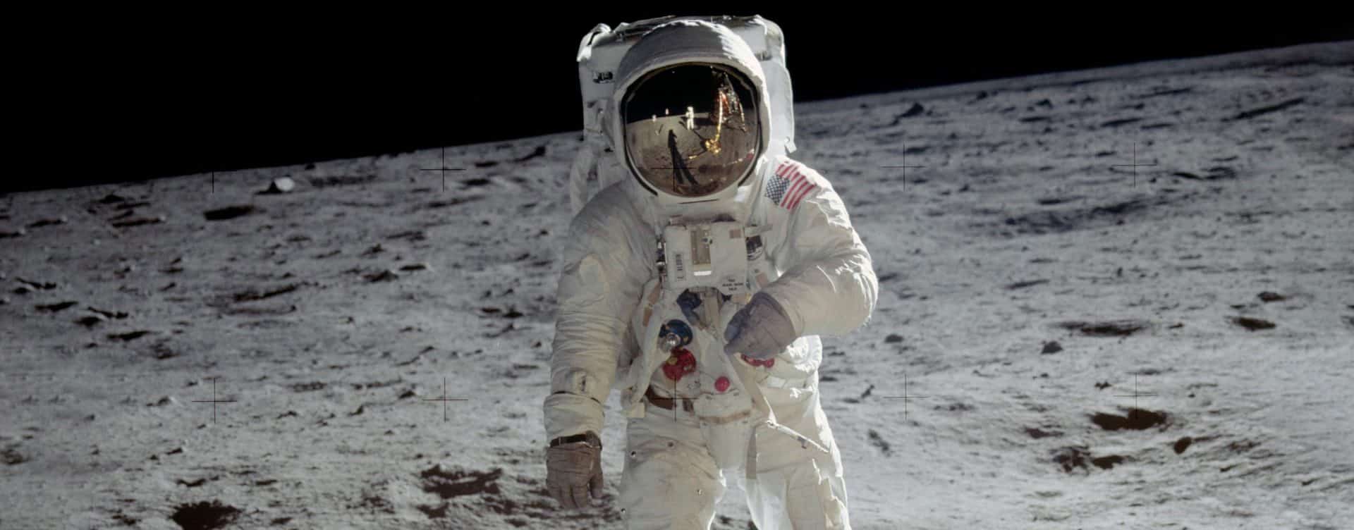 Descubra toda a trajetória de vida do primeiro homem a pisar na lua