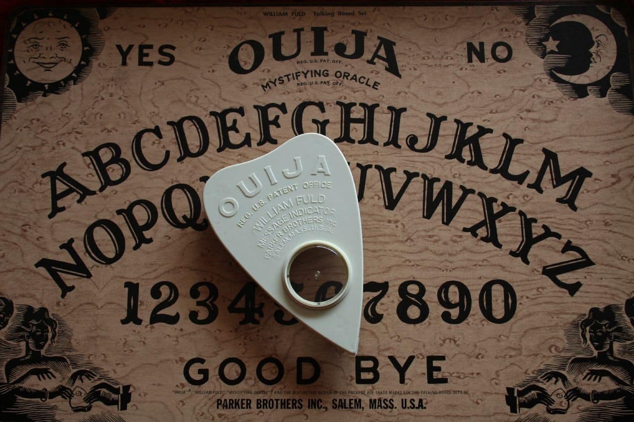 Tabuleiro de Ouija, conheça a verdadeira origem do brinquedo macabro