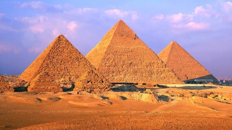 Fotografia das pirâmides para ilustração do item