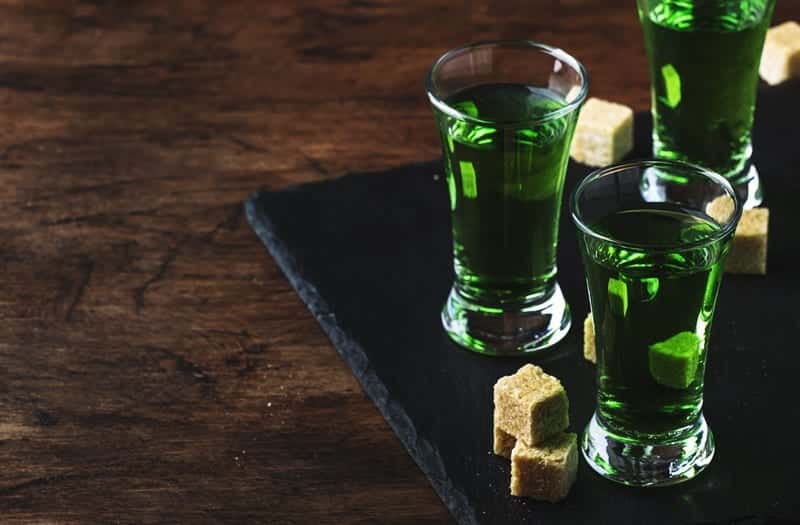 Absinto - Conheça a história e as características da bebida proibida