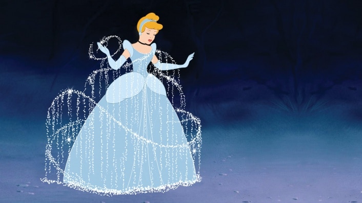 Imagem da Cinderela se transformando em princesa na animação da Disney