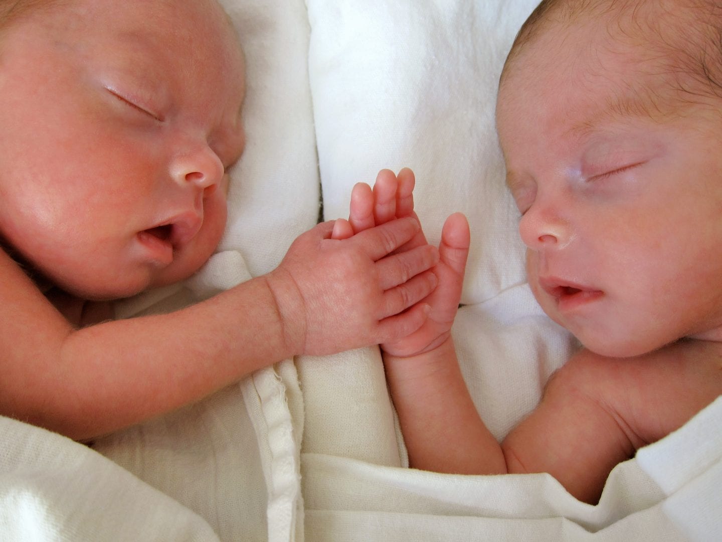 Mitos e verdades que rondam quem são irmãos gêmeos