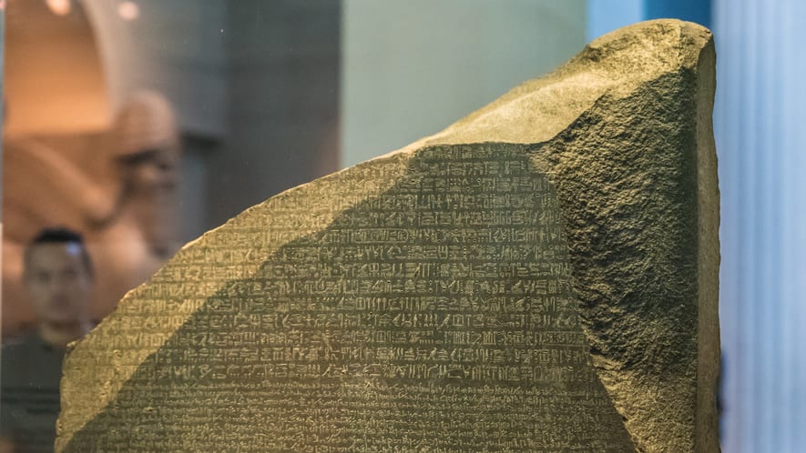 Pedra de Roseta - origem, importância e significado da rocha histórica