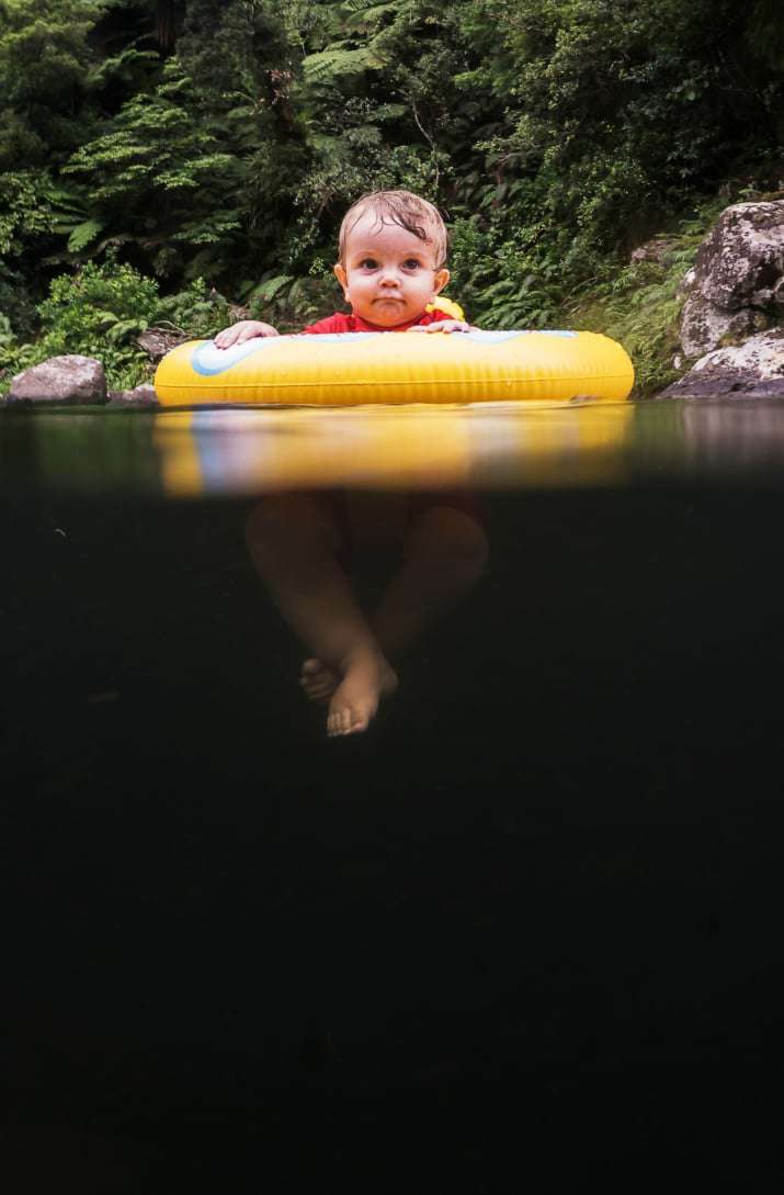 Bebê na água
