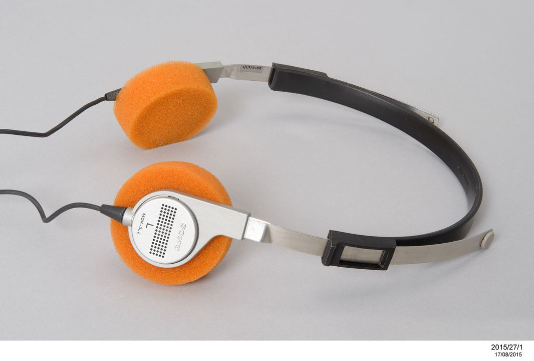 Fones de ouvido - dos primeiros headphones aos dispositivos sem fio