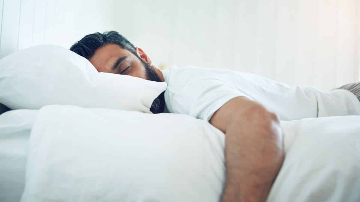 Comer e dormir faz mal? Qual o problema de dormir com a barriga cheia?
