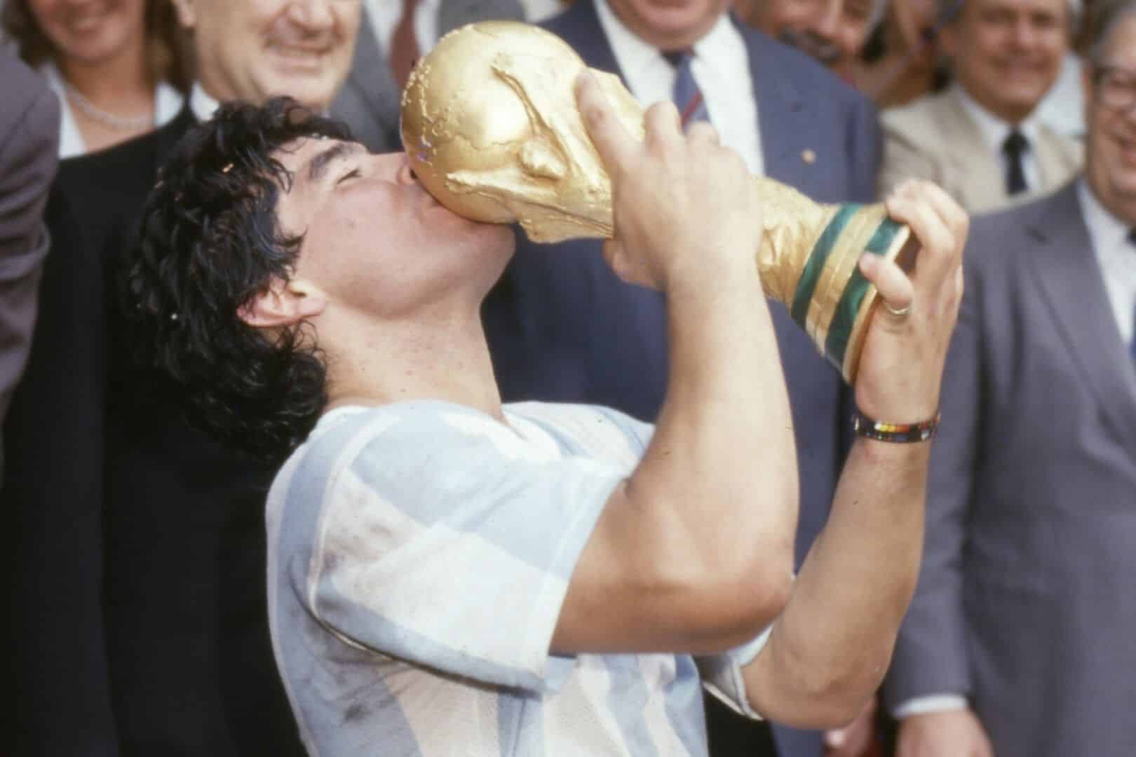 Maradona - Toda a história do ídolo do futebol argentino