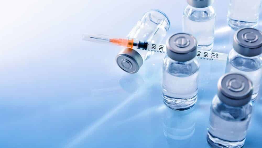 Mitos sobre vacinas: confira as principais fake news sobre os imunizantes