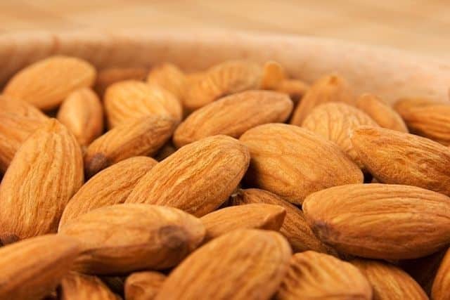 Castanha de caju - calorias presentes e benefícios do consumo