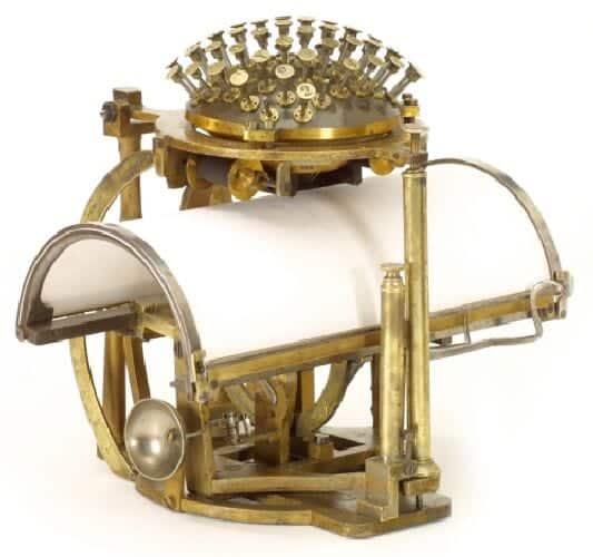 Máquina de escrever - história e modelos desse instrumento mecânico