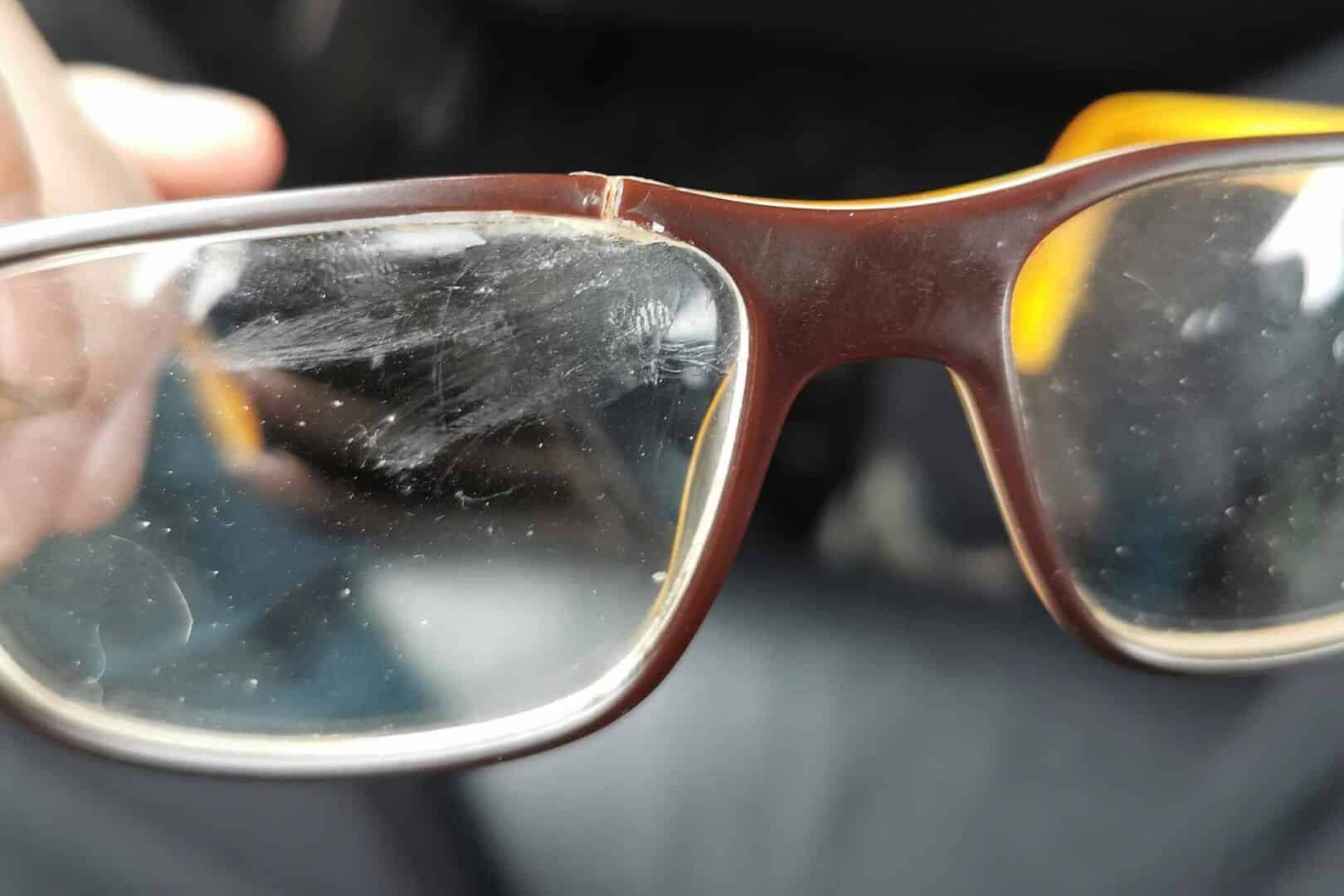 Como tirar arranhões de óculos - o que fazer para proteger as lentes