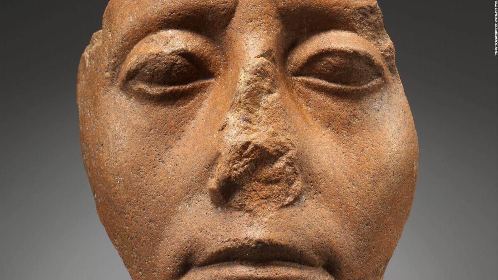 Estátuas do Egito - por que elas têm os narizes quebrados?
