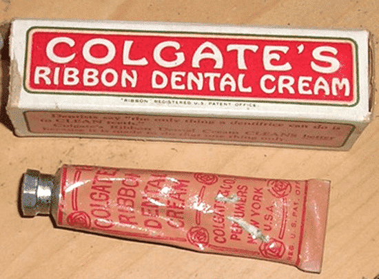 História da pasta de dente - origem e evolução do item de higiene