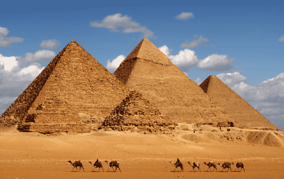 Pirâmide de Quéops, um dos maiores monumentos construído da história