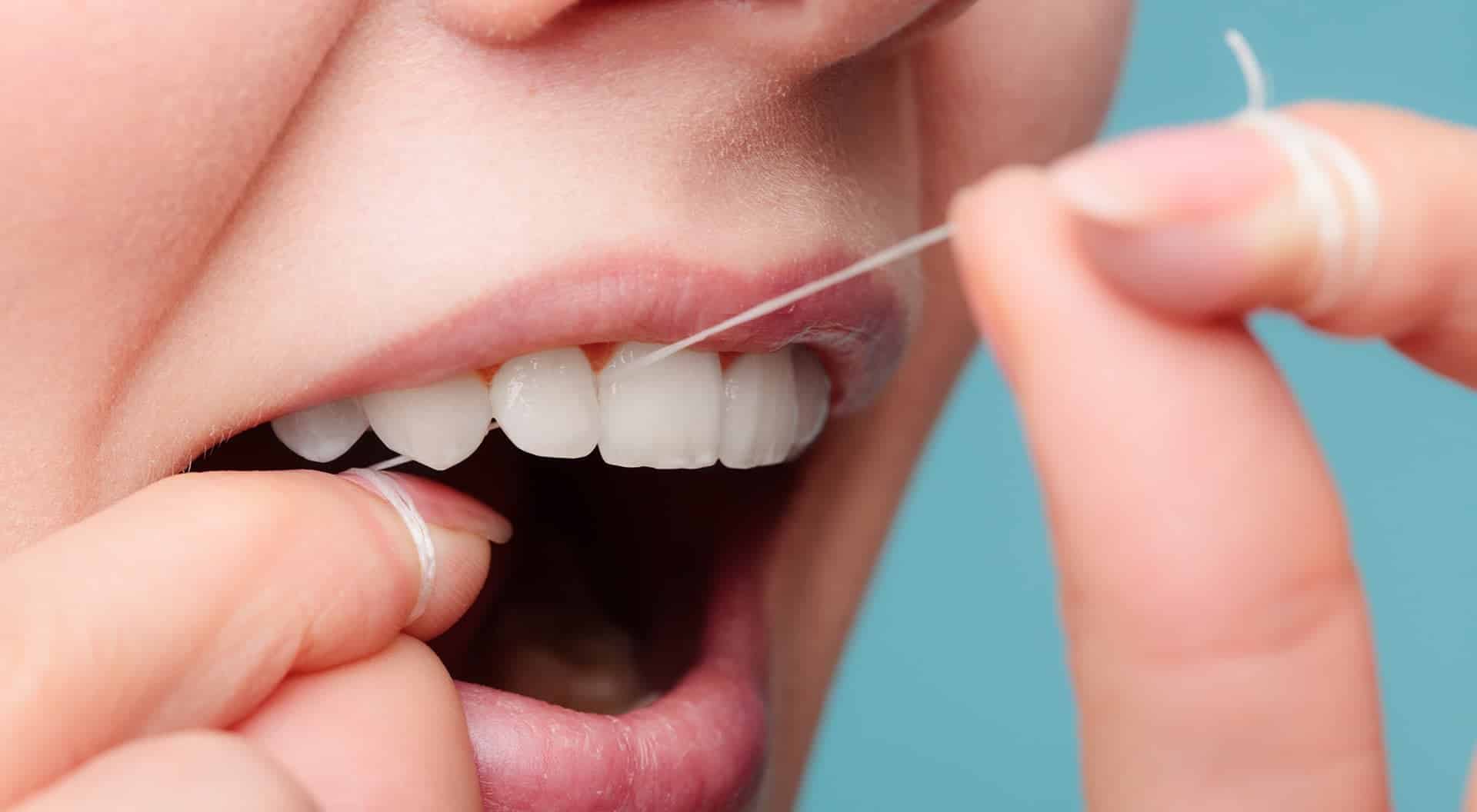 Curiosidades sobre o fio dental - verdades e mitos sobre o uso