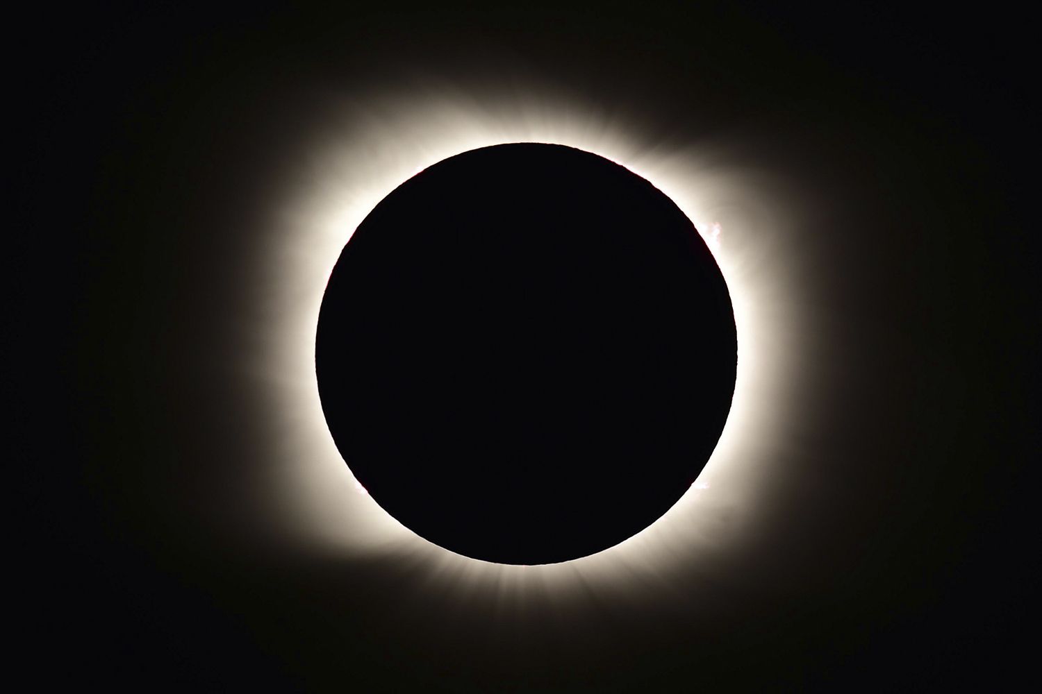 Eclipse Solar - entenda o que é e como esse fenômeno acontece