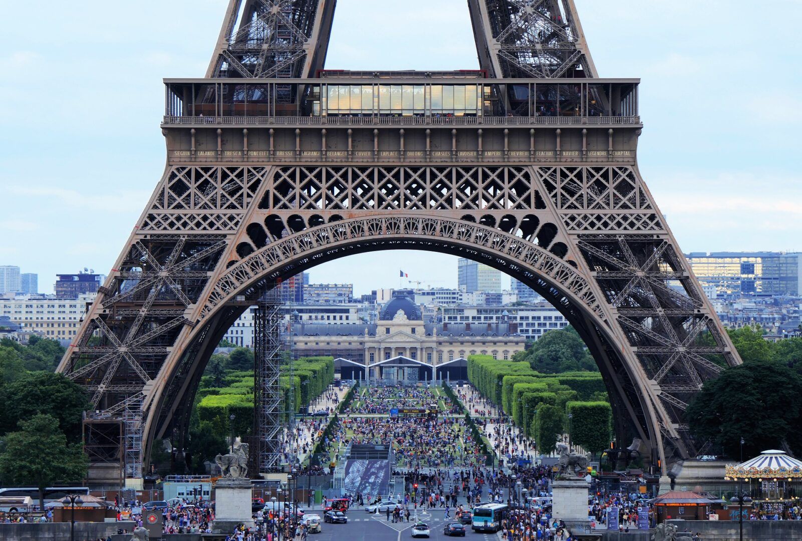 História da Torre Eiffel - origem e curiosidades sobre o monumento