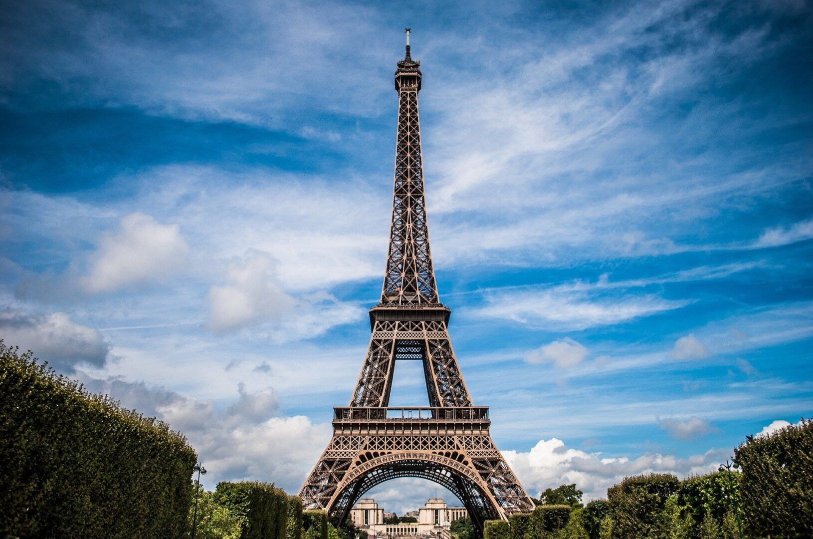 História da Torre Eiffel - origem e curiosidades sobre o monumento