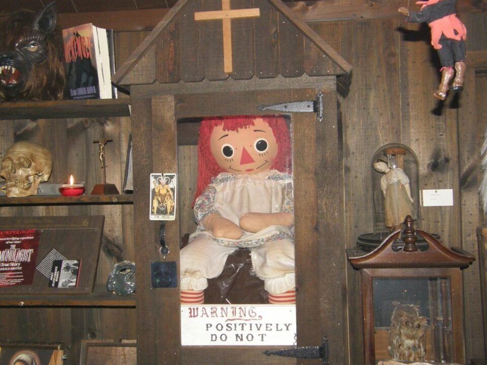 Hist Ria De Annabelle Como Uma Boneca Virou S Mbolo De Horror   Historia De Annabelle Como Uma Boneca Virou Simbolo De Horror 3 960x720 