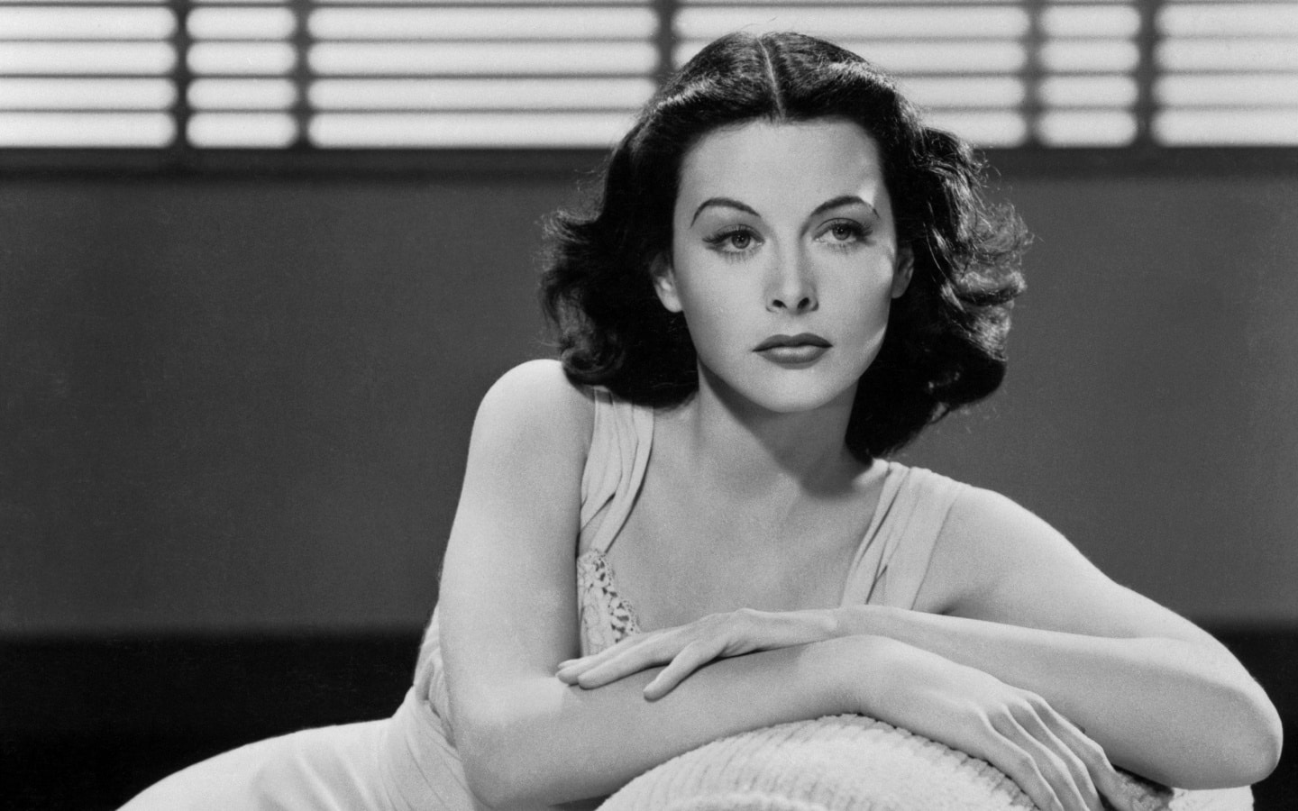 Quem inventou o wifi? A história da atriz e gênia Hedy Lamarr
