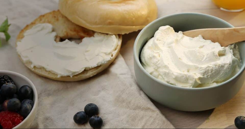 O que é cream cheese e qual a diferença para o requeijão